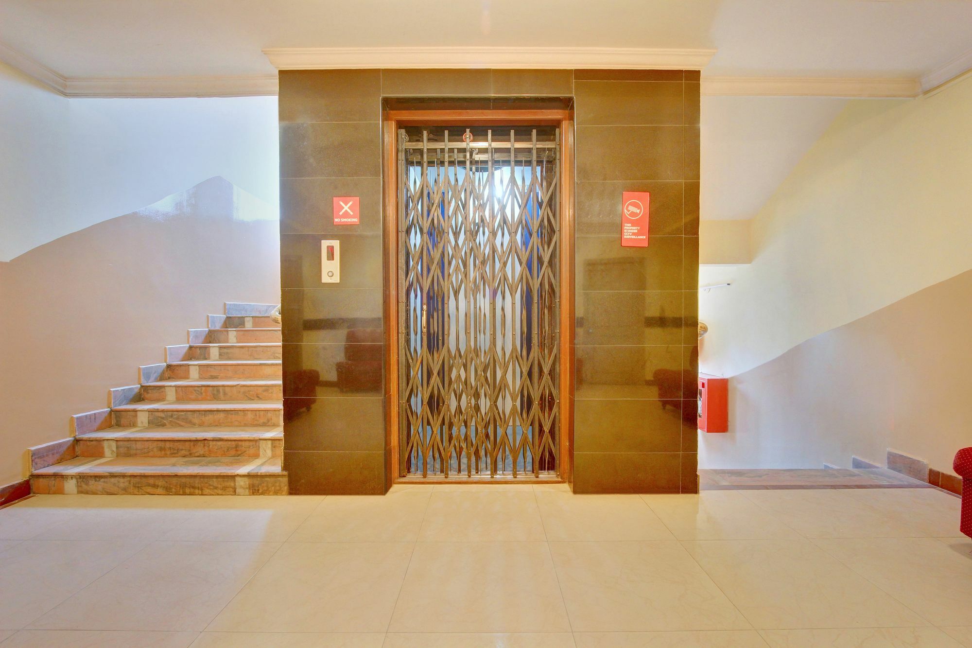 Oyo 10596 Hotel Indu Haydarabad Dış mekan fotoğraf