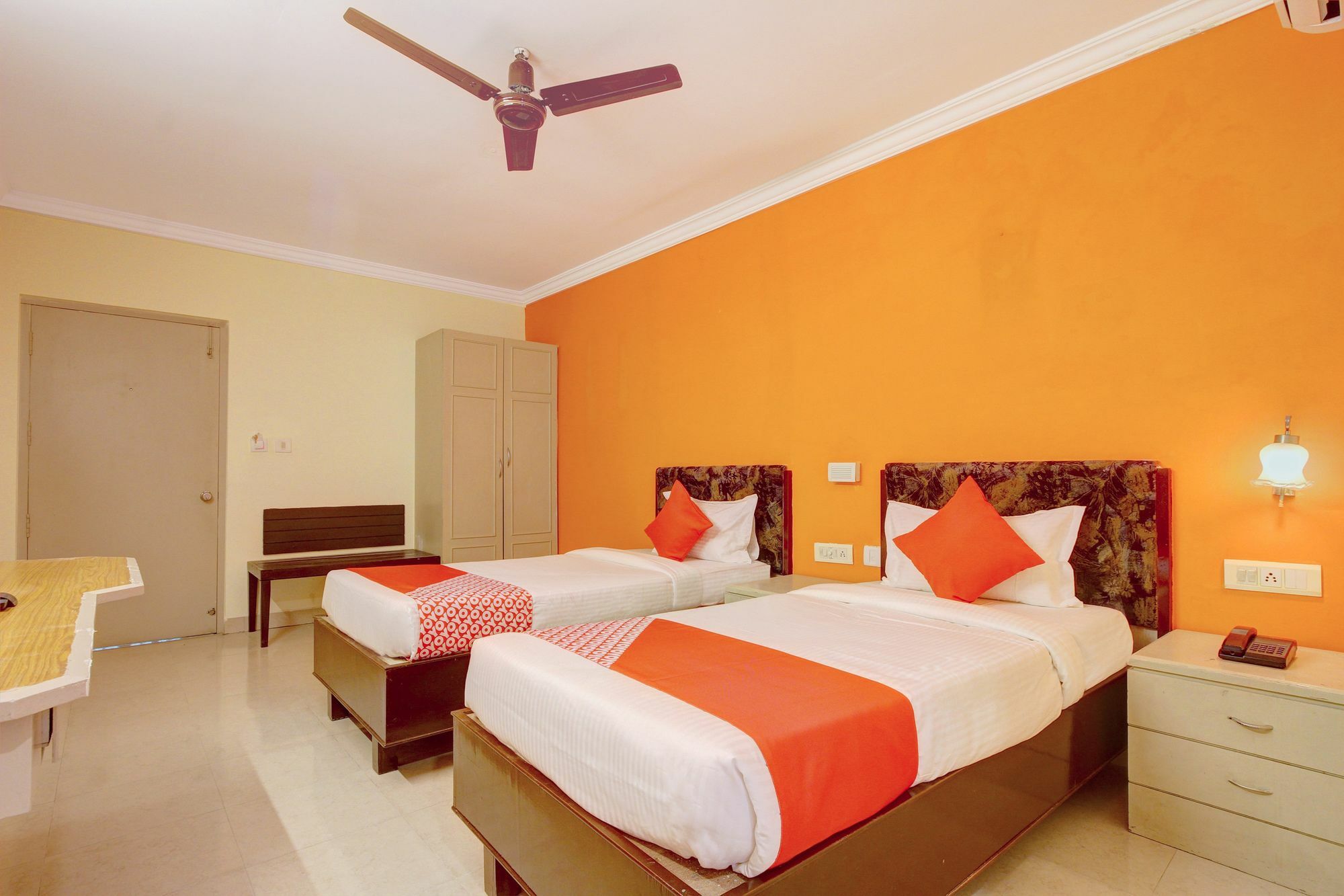 Oyo 10596 Hotel Indu Haydarabad Dış mekan fotoğraf